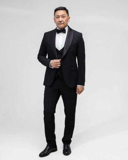 Элегантный мужской смокинг тройка